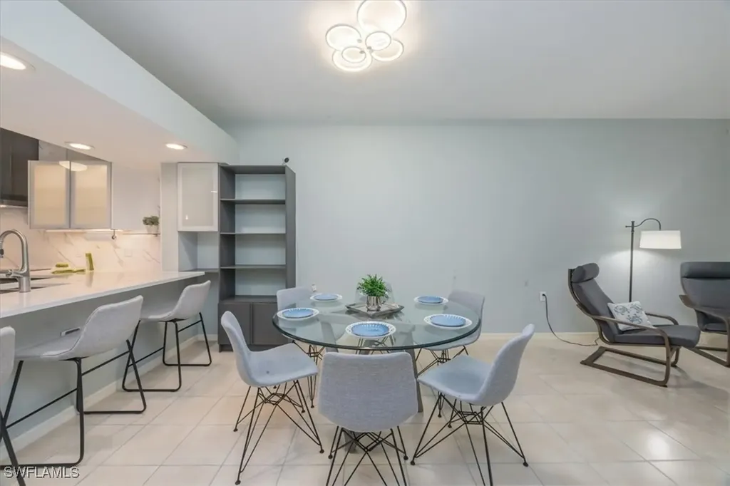 2400 Bayou Lane Naples FL 34112