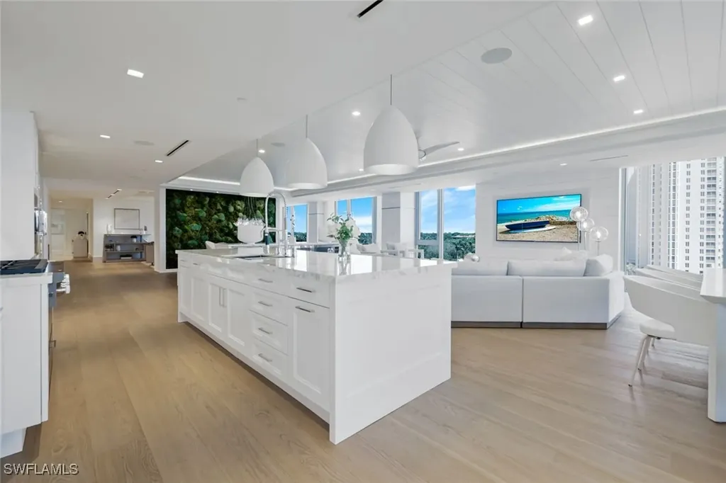 6897 Grenadier Boulevard Naples FL 34108