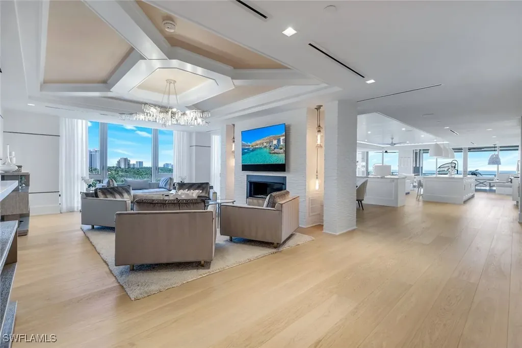 6897 Grenadier Boulevard Naples FL 34108