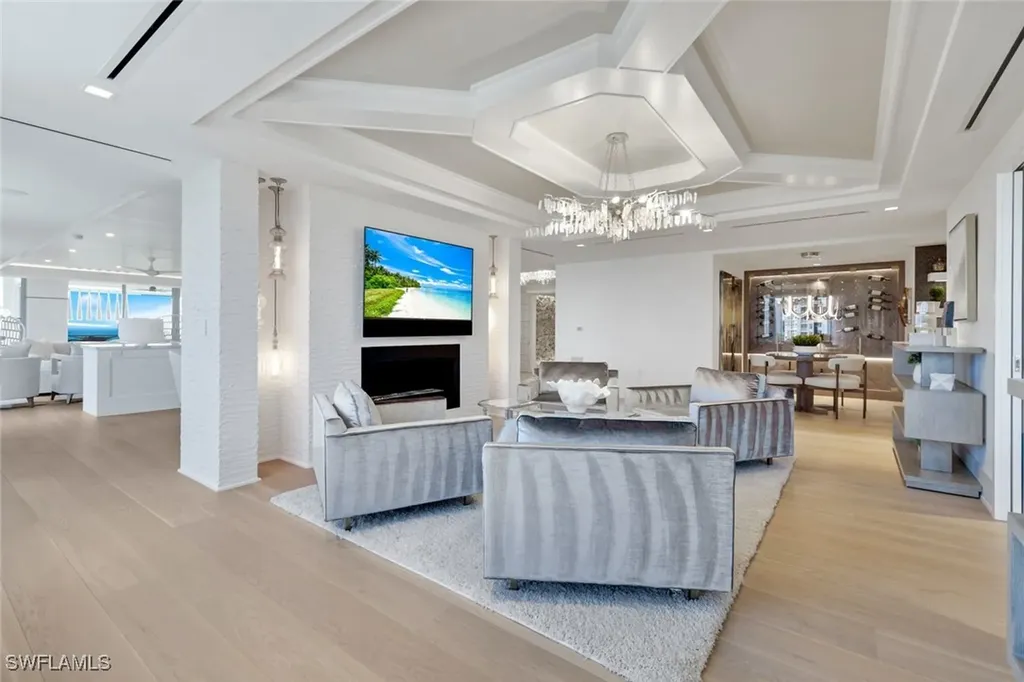 6897 Grenadier Boulevard Naples FL 34108