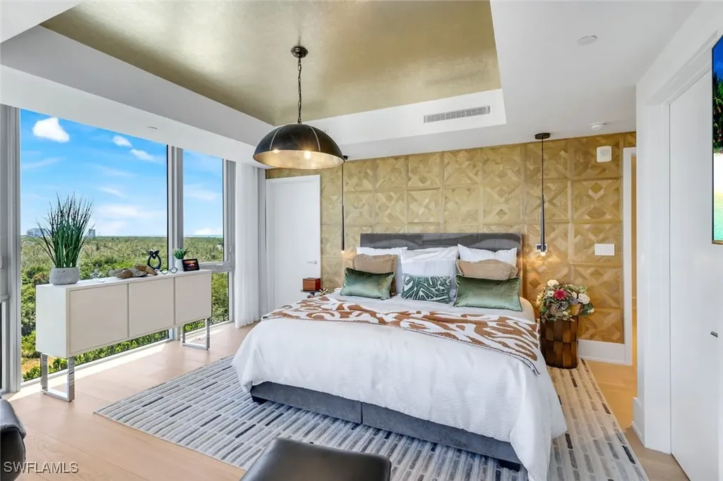 6897 Grenadier Boulevard Naples FL 34108