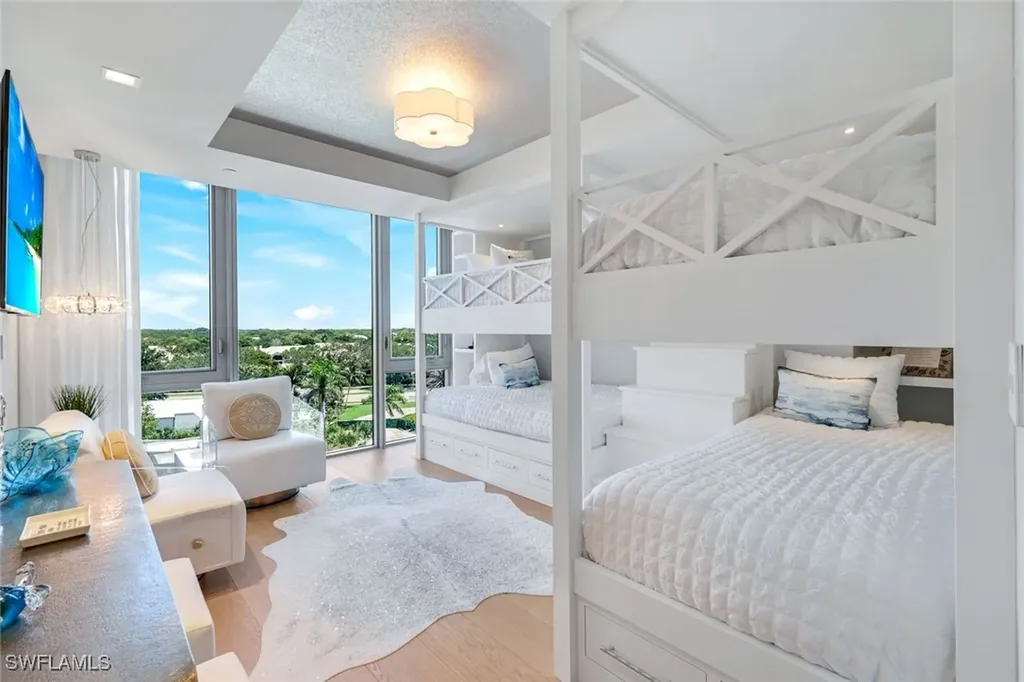 6897 Grenadier Boulevard Naples FL 34108