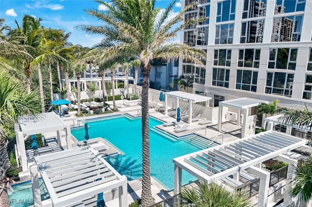 6897 Grenadier Boulevard Naples FL 34108