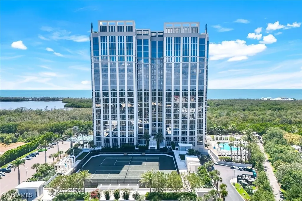 6897 Grenadier Boulevard Naples FL 34108