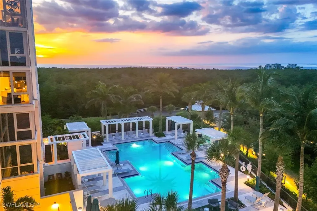 6897 Grenadier Boulevard Naples FL 34108