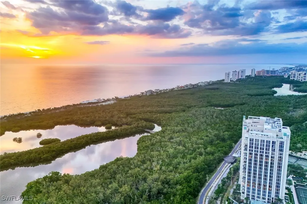 6897 Grenadier Boulevard Naples FL 34108