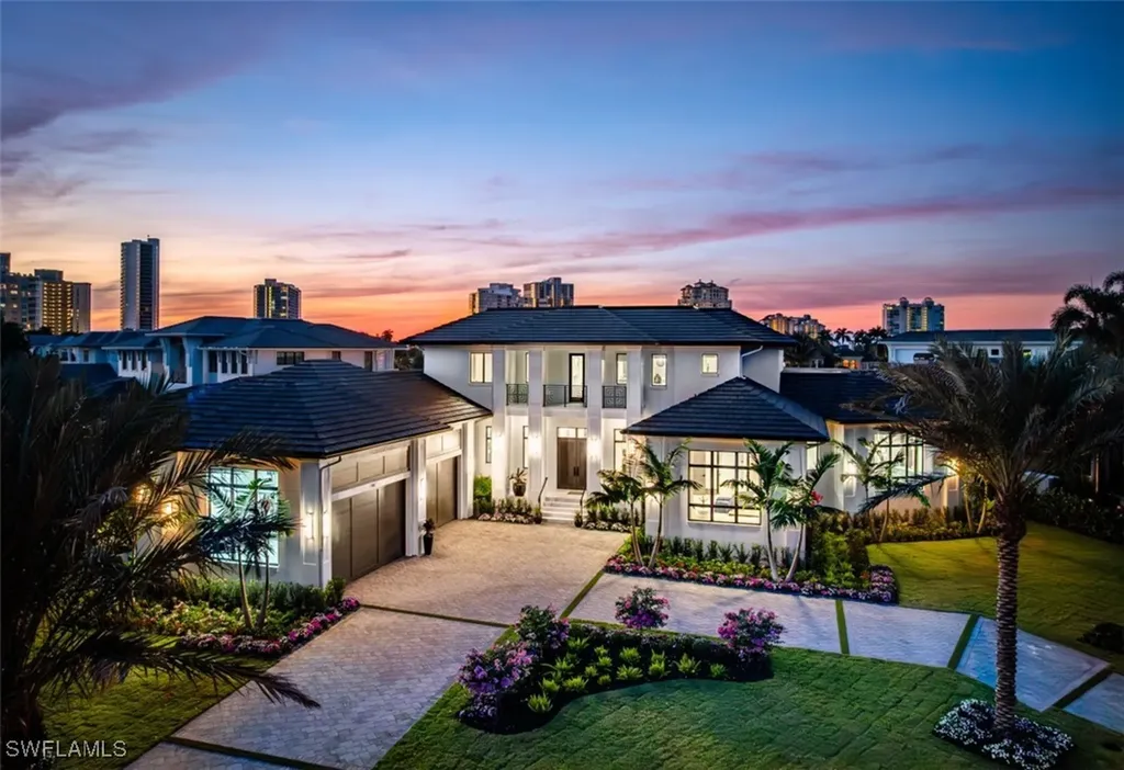 Naples FL, 405 Neapolitan Way