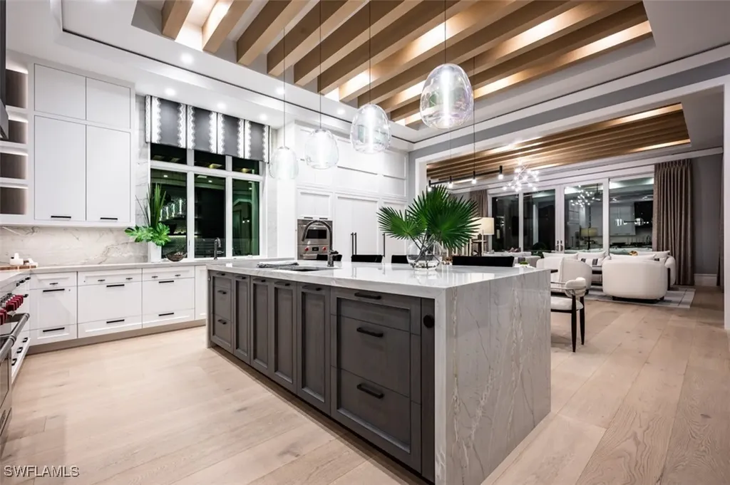 405 Neapolitan Way Naples FL 34103