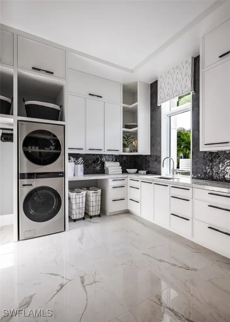 405 Neapolitan Way Naples FL 34103