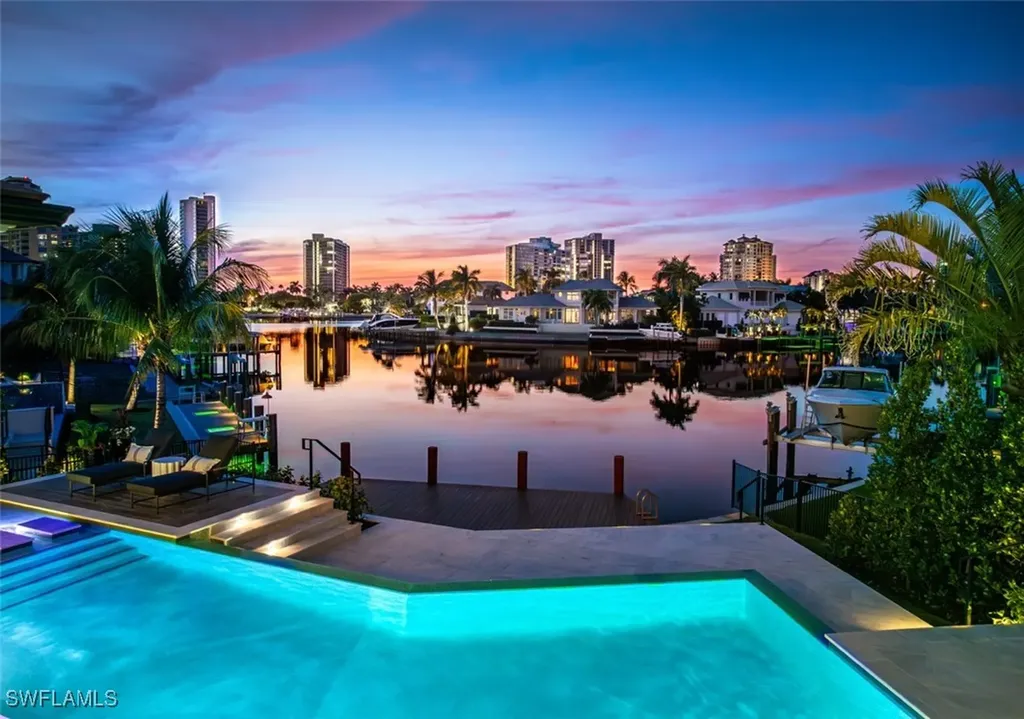 405 Neapolitan Way Naples FL 34103