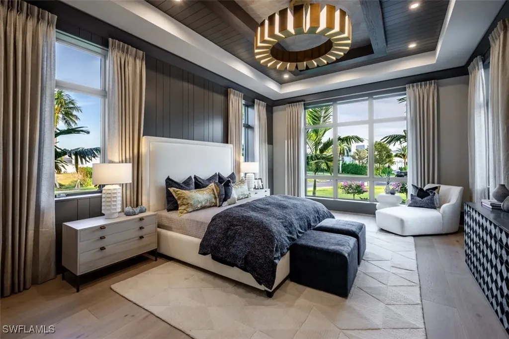 405 Neapolitan Way Naples FL 34103