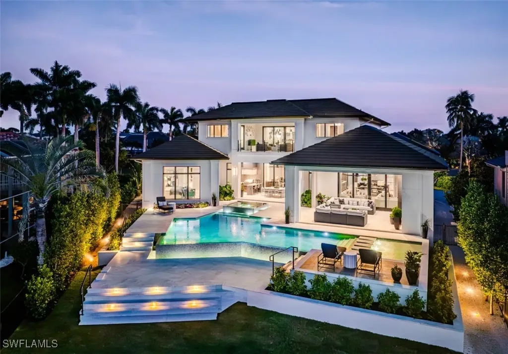 405 Neapolitan Way Naples FL 34103