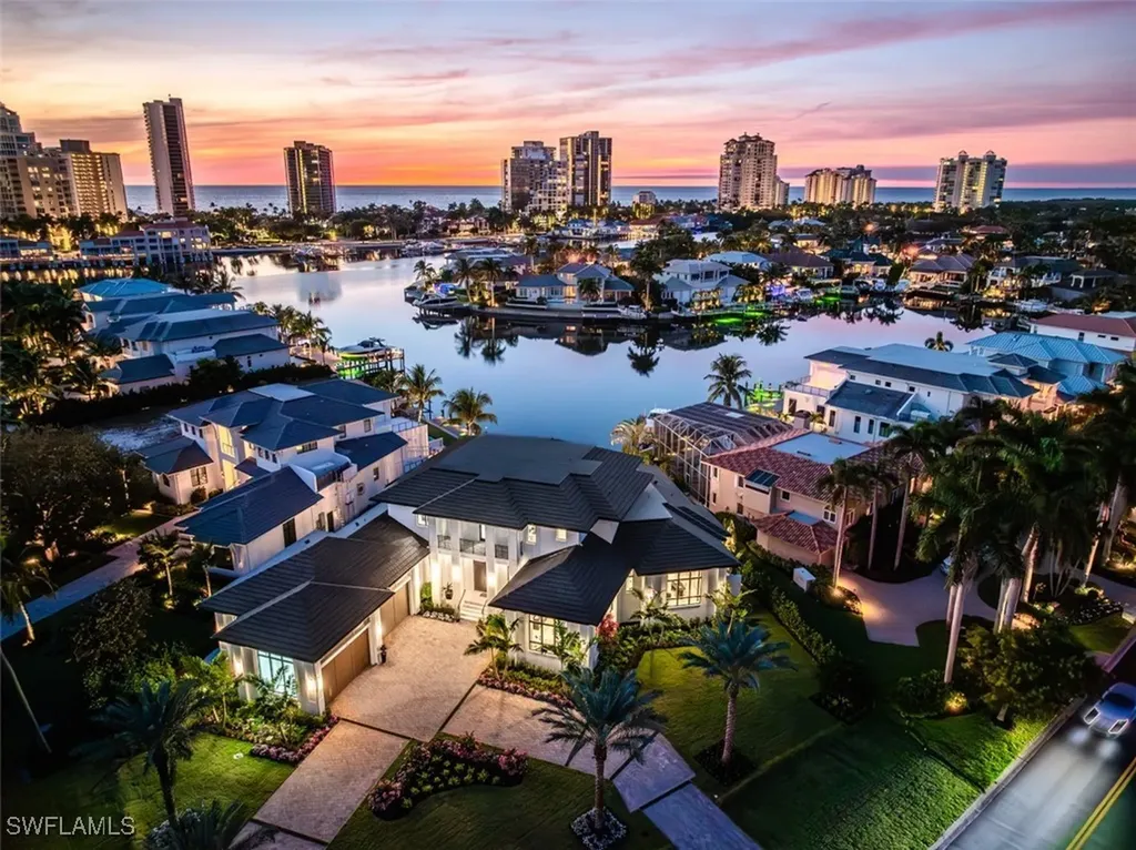 405 Neapolitan Way Naples FL 34103