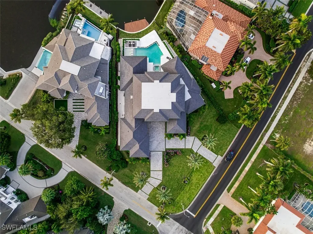 405 Neapolitan Way Naples FL 34103