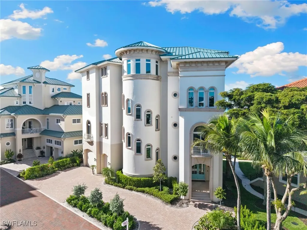 105 Felipe Lane Bonita Springs FL 34134