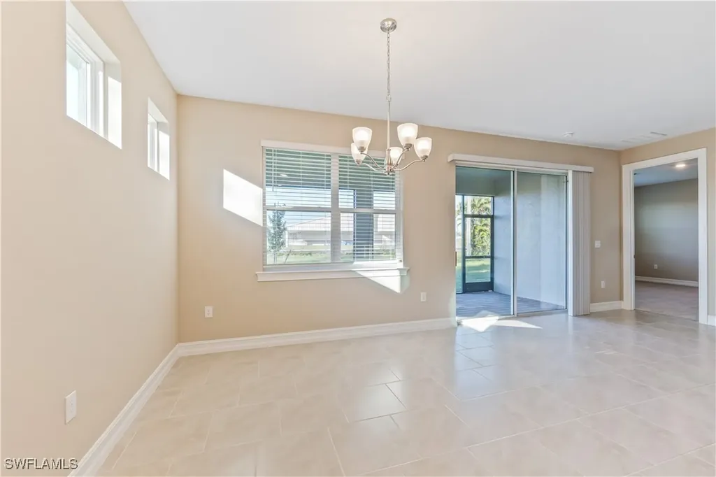 552 Spring Hill Lake Loop Cape Coral FL 33993