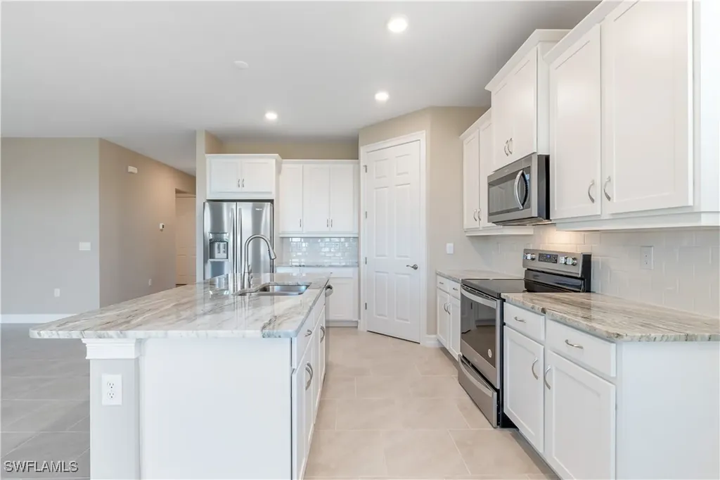 552 Spring Hill Lake Loop Cape Coral FL 33993