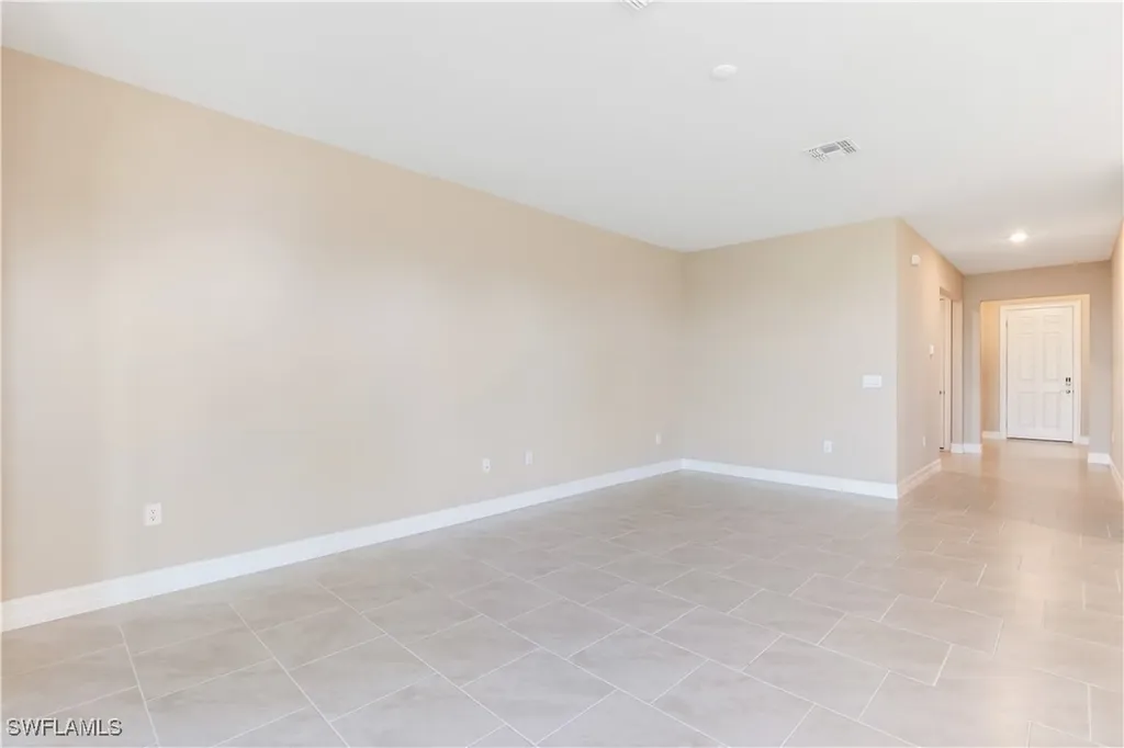 552 Spring Hill Lake Loop Cape Coral FL 33993