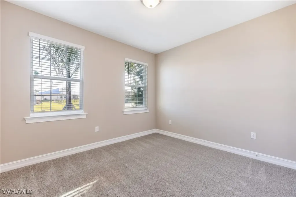 552 Spring Hill Lake Loop Cape Coral FL 33993