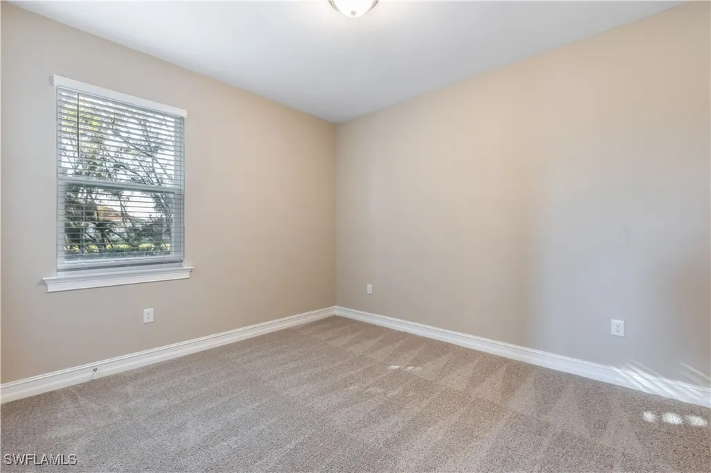 552 Spring Hill Lake Loop Cape Coral FL 33993