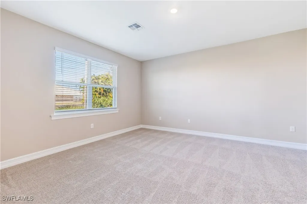 552 Spring Hill Lake Loop Cape Coral FL 33993