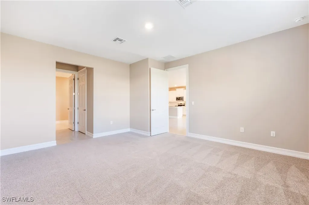 552 Spring Hill Lake Loop Cape Coral FL 33993