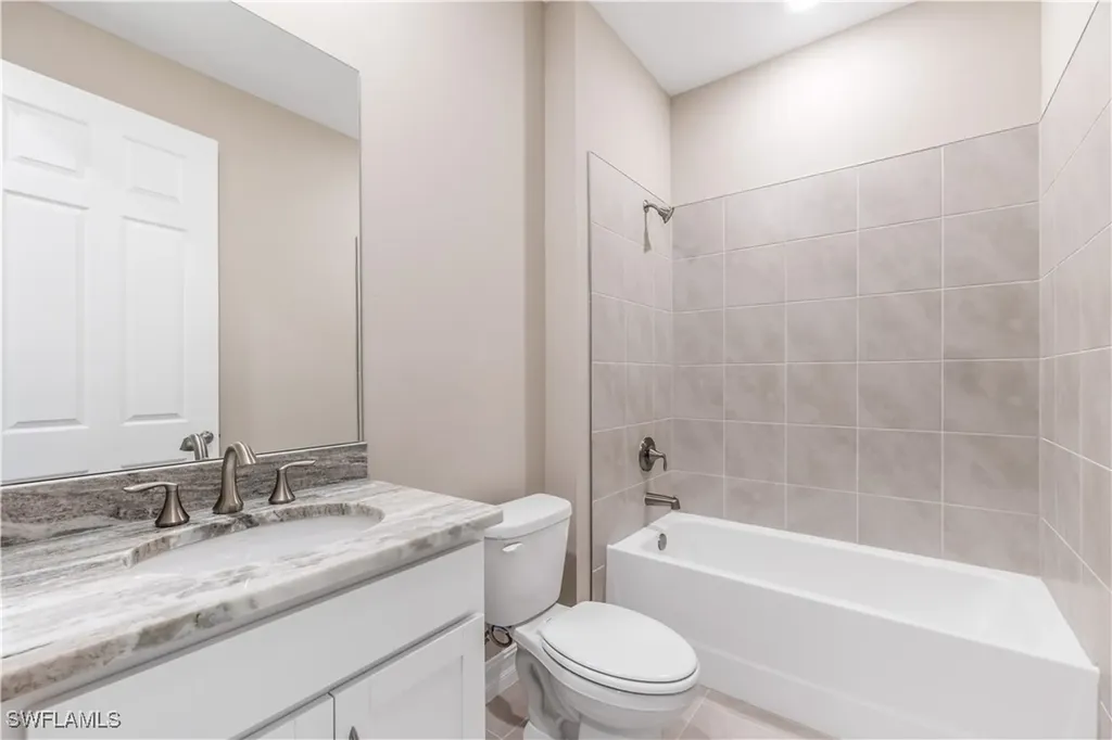 552 Spring Hill Lake Loop Cape Coral FL 33993