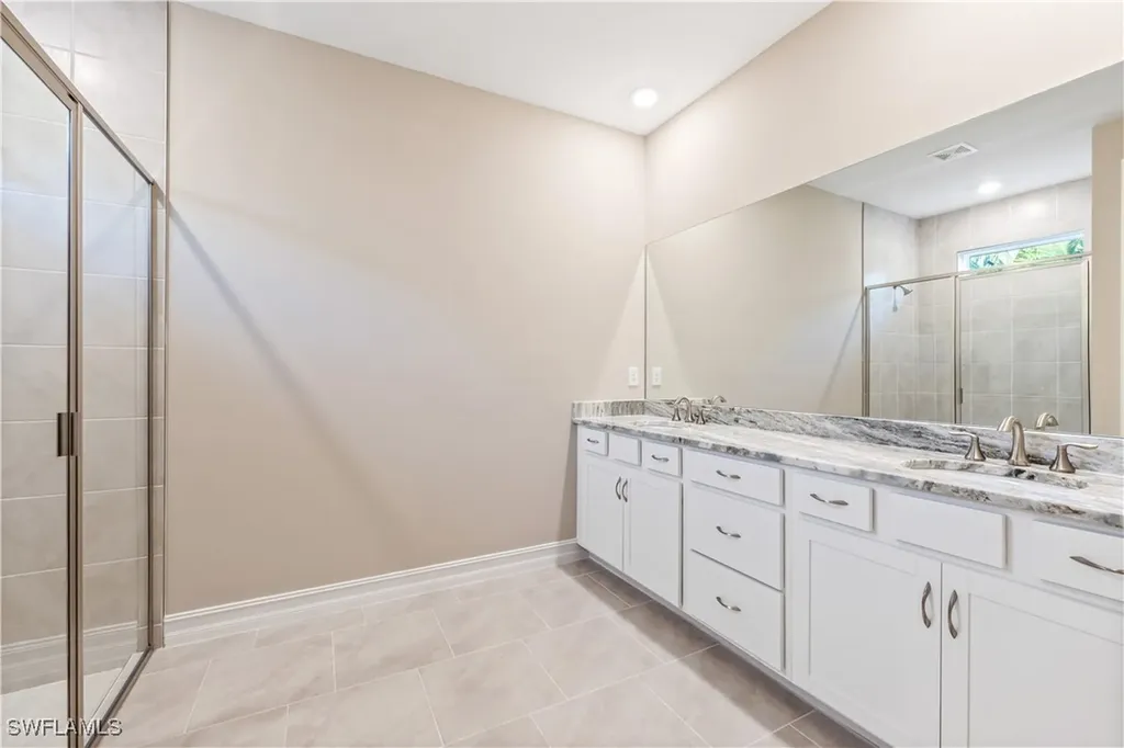 552 Spring Hill Lake Loop Cape Coral FL 33993