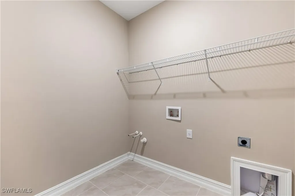 552 Spring Hill Lake Loop Cape Coral FL 33993