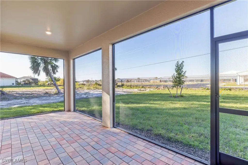 552 Spring Hill Lake Loop Cape Coral FL 33993