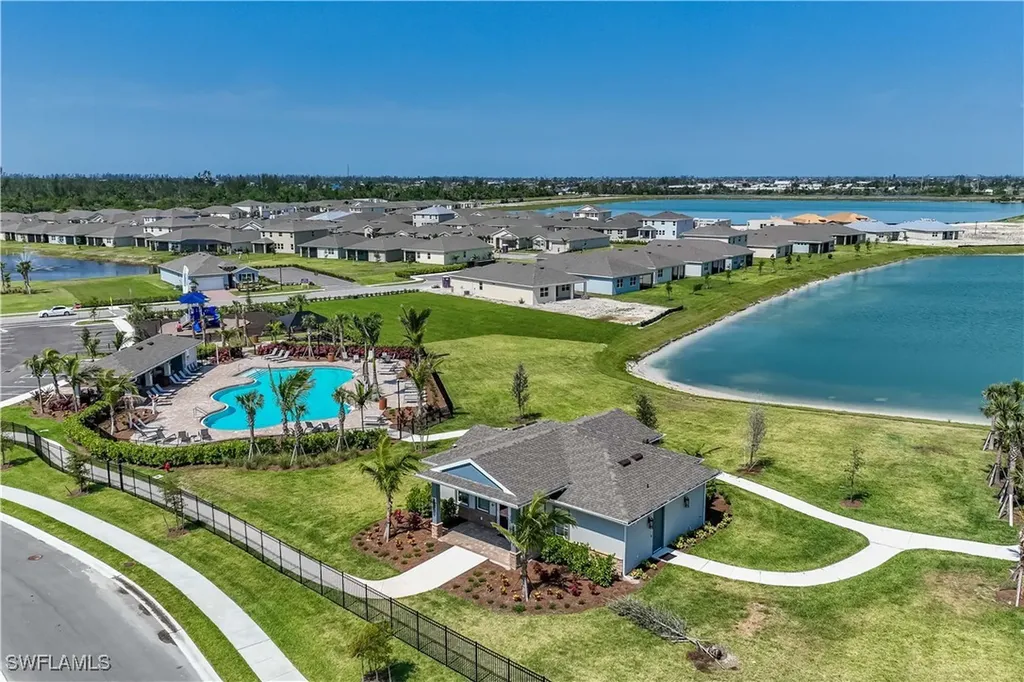 552 Spring Hill Lake Loop Cape Coral FL 33993