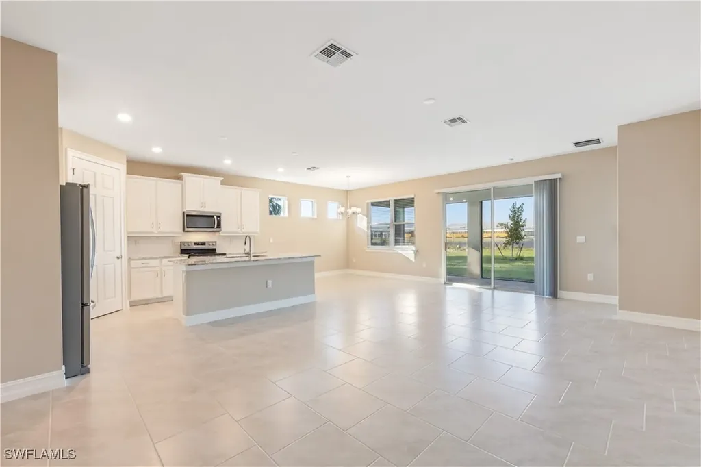 552 Spring Hill Lake Loop Cape Coral FL 33993