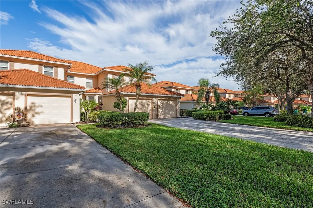 280 Robin Hood Circle Naples FL 34104