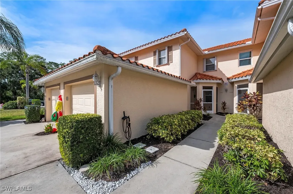 465 Robin Hood Circle Naples FL 34104