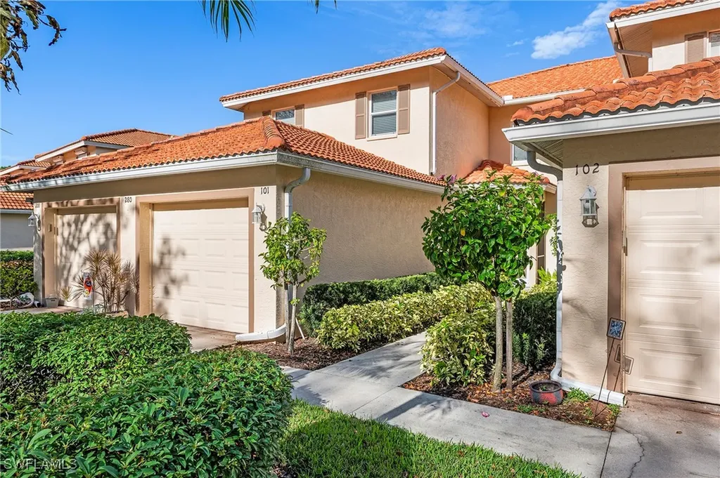280 Robin Hood Circle Naples FL 34104
