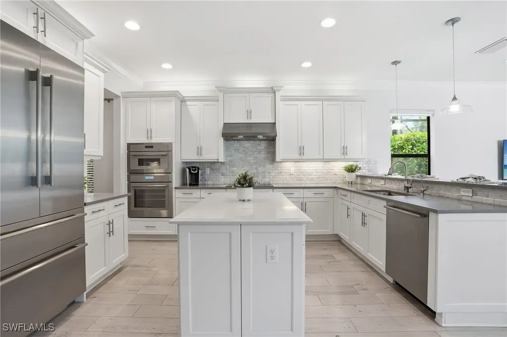 13768 Luna Drive Naples FL 34109
