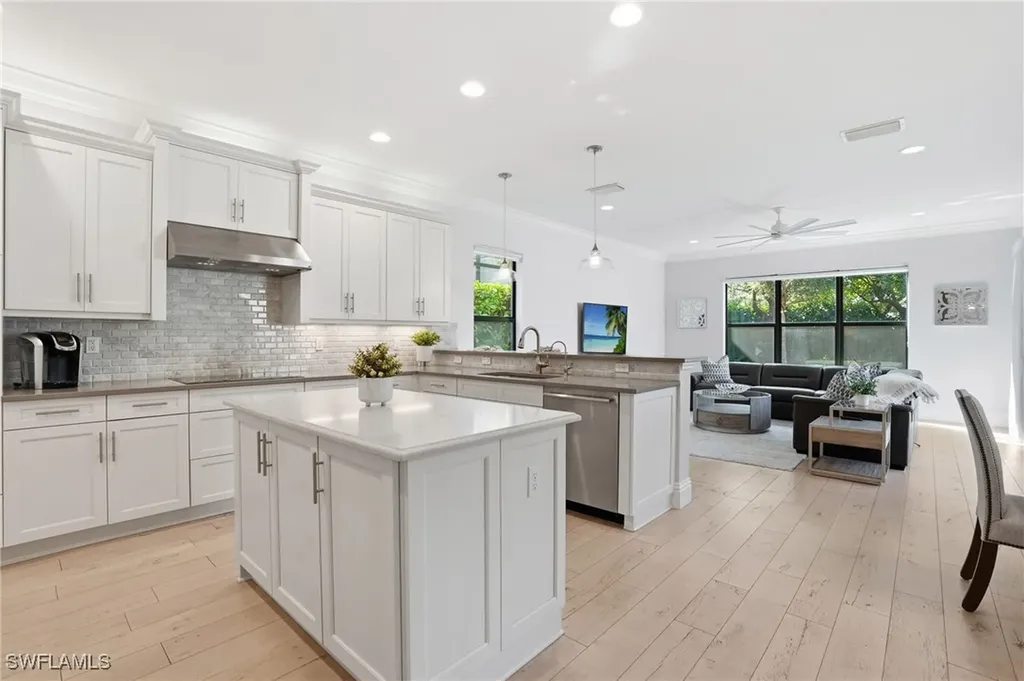 13768 Luna Drive Naples FL 34109