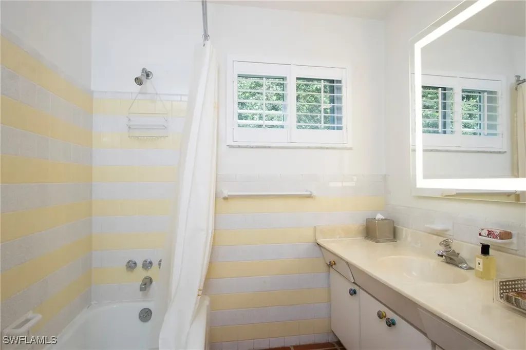 359 2nd Avenue N Naples FL 34102