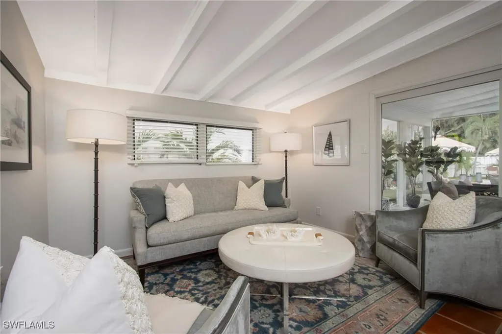 359 2nd Avenue N Naples FL 34102