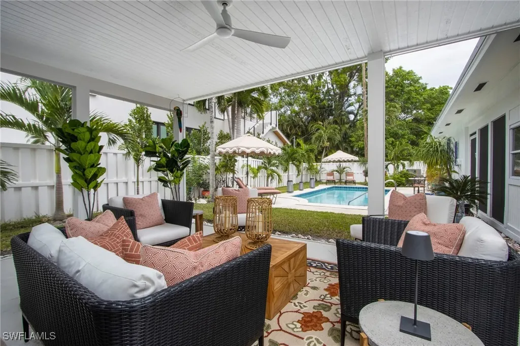 359 2nd Avenue N Naples FL 34102