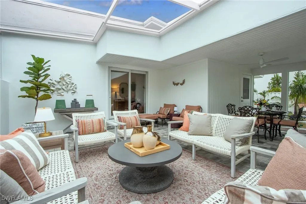 359 2nd Avenue N Naples FL 34102