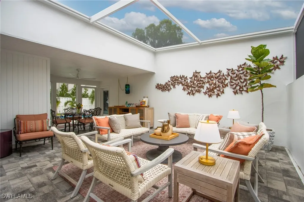 359 2nd Avenue N Naples FL 34102