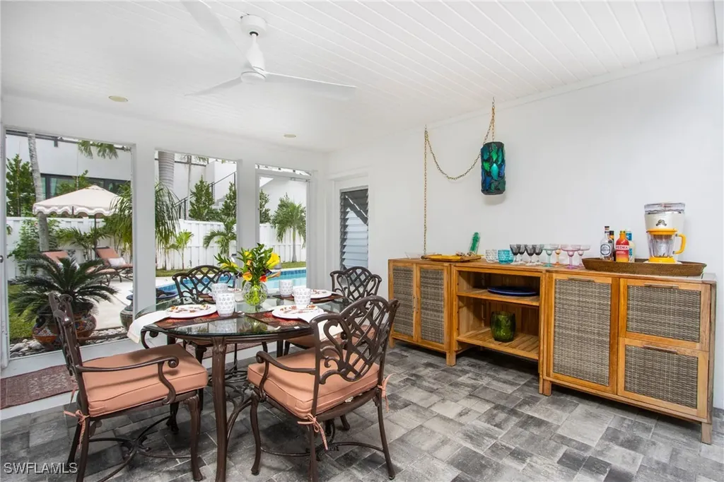 359 2nd Avenue N Naples FL 34102