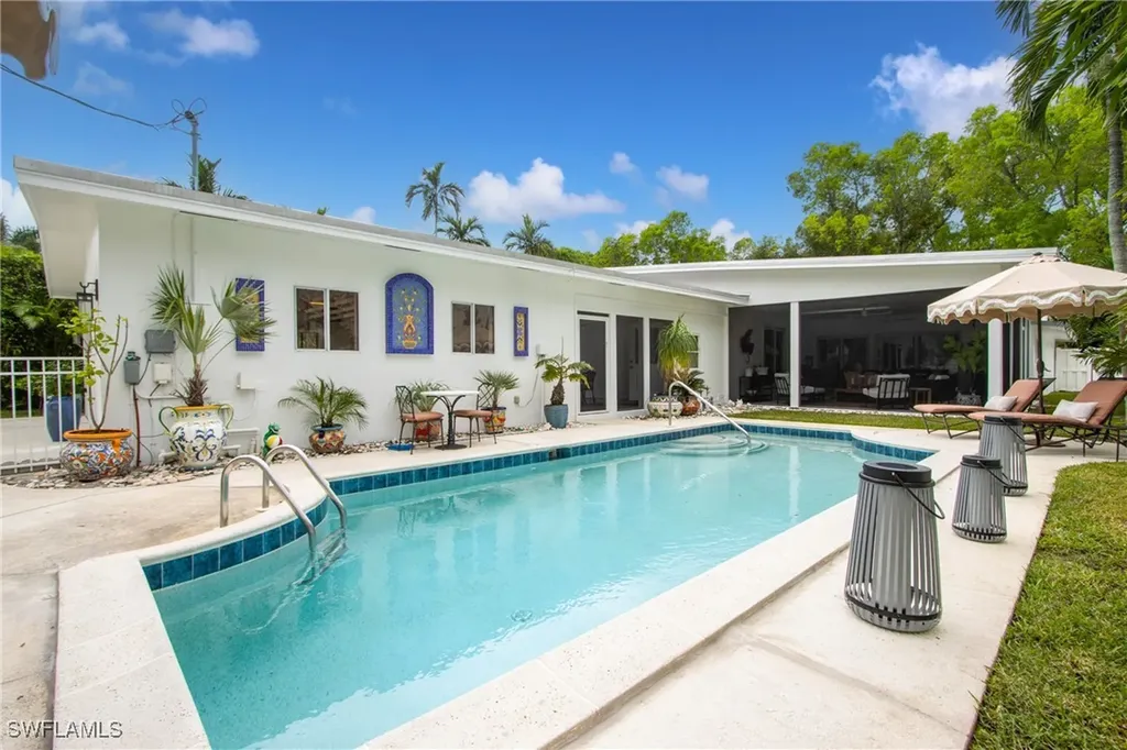 359 2nd Avenue N Naples FL 34102