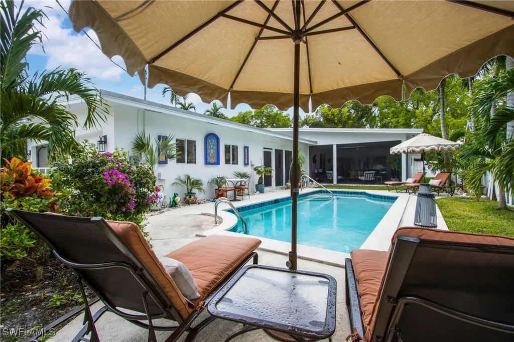 359 2nd Avenue N Naples FL 34102