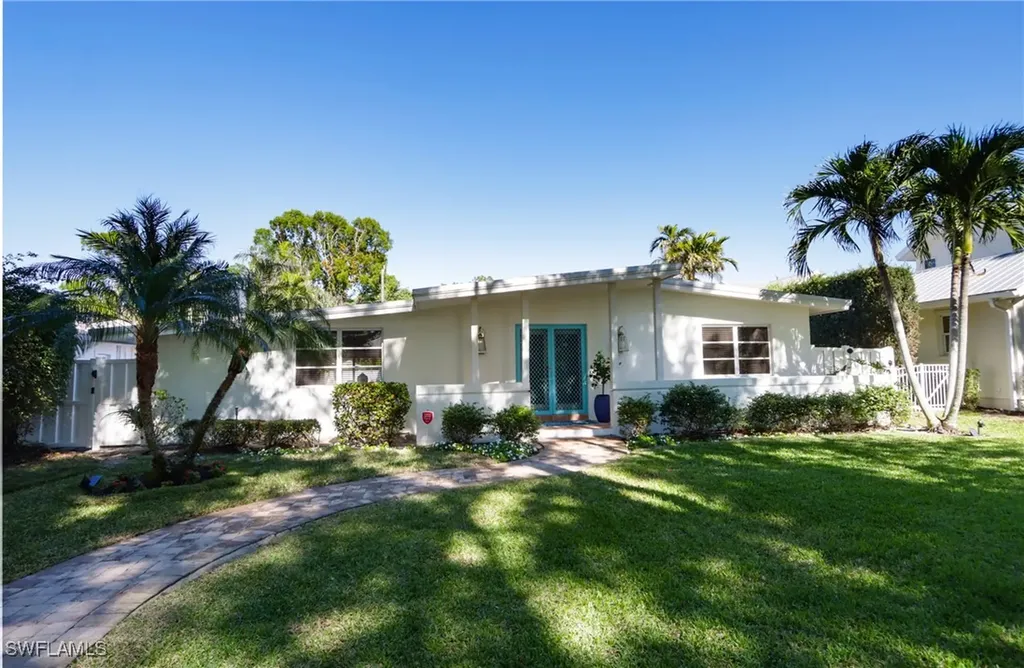 359 2nd Avenue N Naples FL 34102