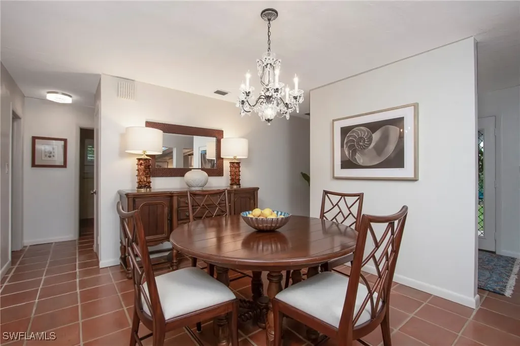 359 2nd Avenue N Naples FL 34102