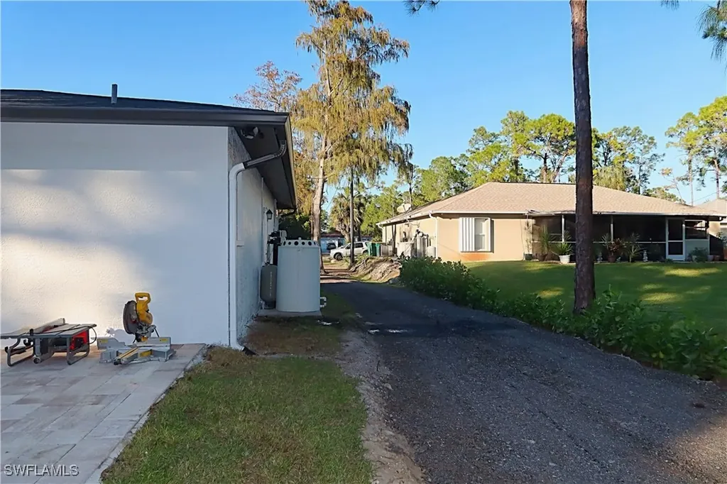 1740 20th Avenue NE Naples FL 34120