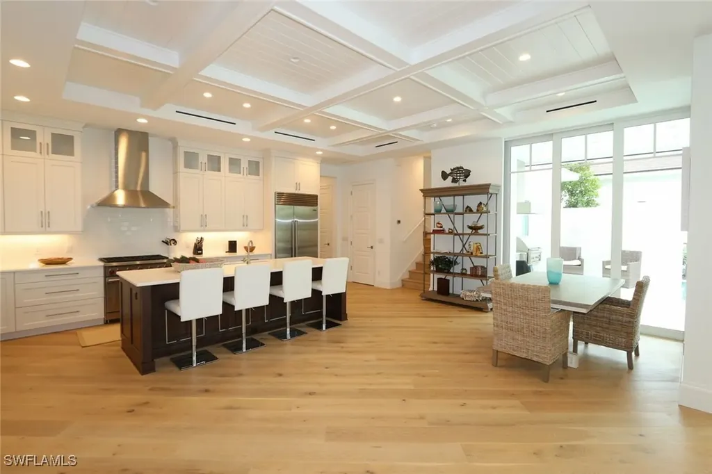 300 2nd Avenue N Naples FL 34102