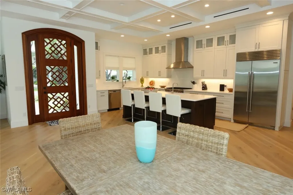 300 2nd Avenue N Naples FL 34102